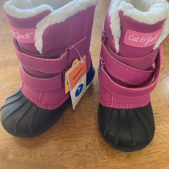 Cat and Jack winter toddler boots size 7. - Picture 3 of 4